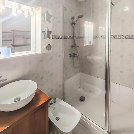 Apartment In With Wifi